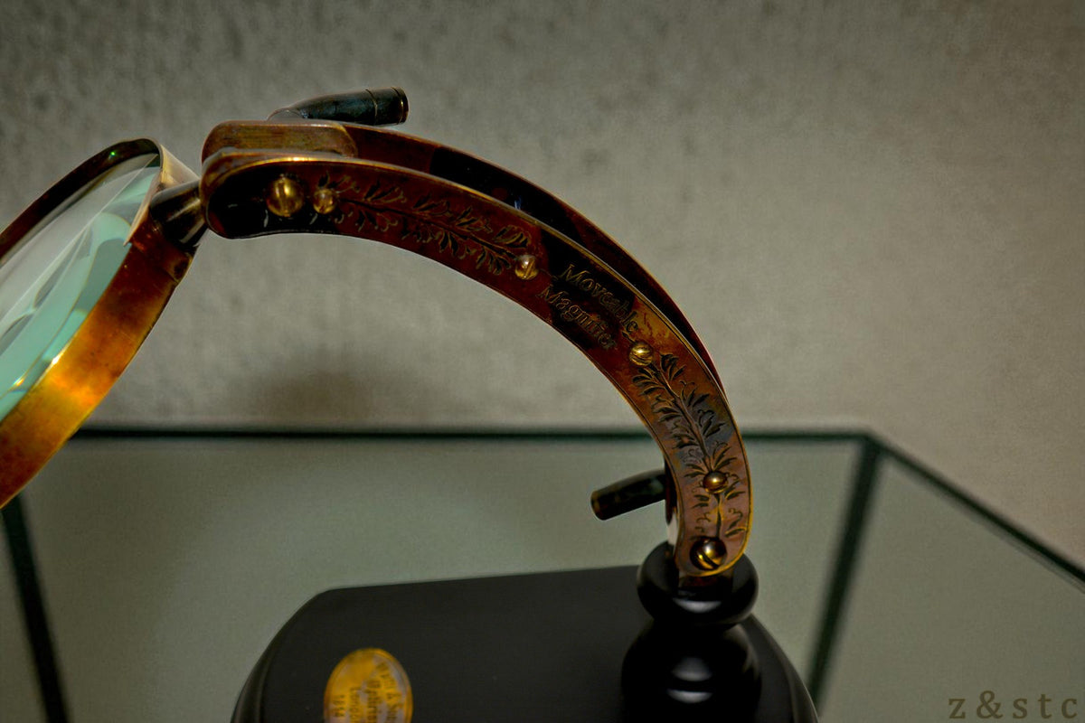 Vintage Brass Magnifying Glass – Classic Handheld Lens for Maps & Reading