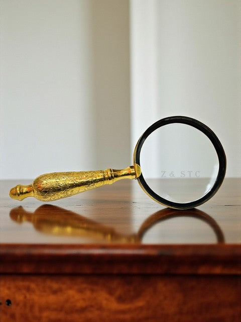 Antique Finish Magnifying Glass – 5X Brass Lens with Elegant Wooden Handle.