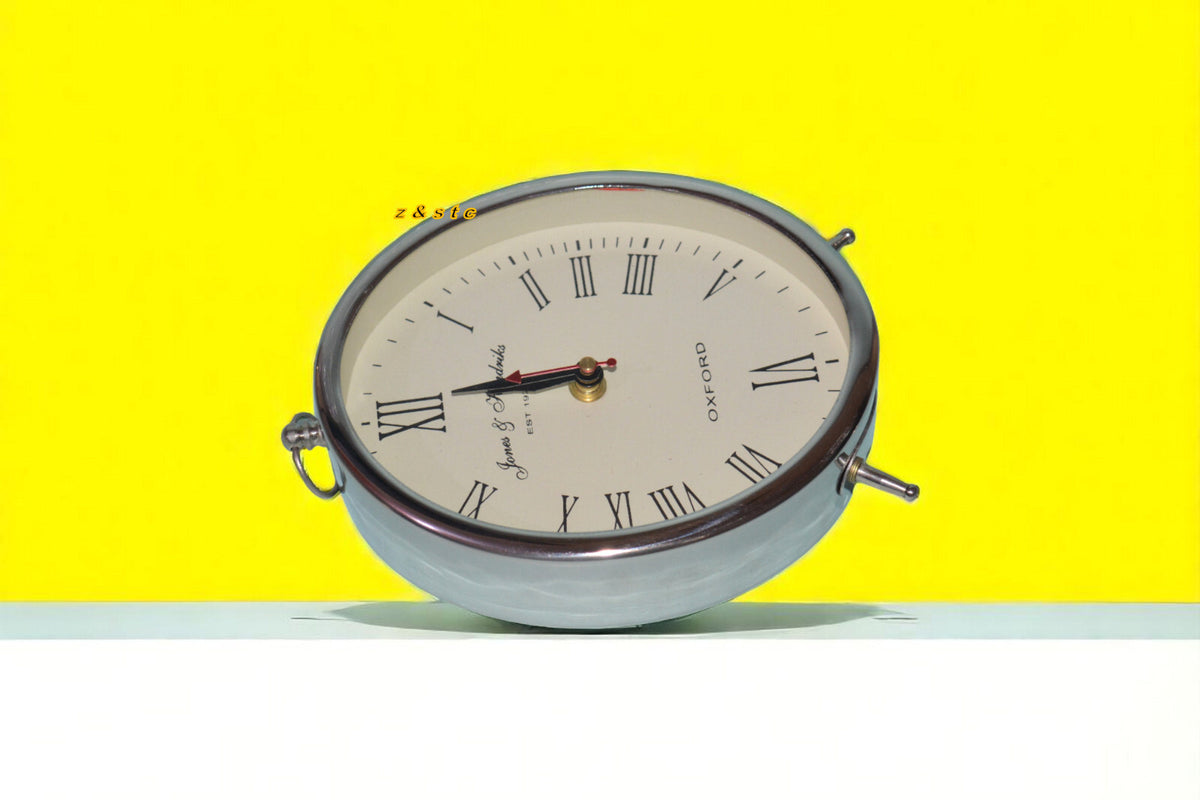 Classic desk clock – vintage design for study, shelf, or office table