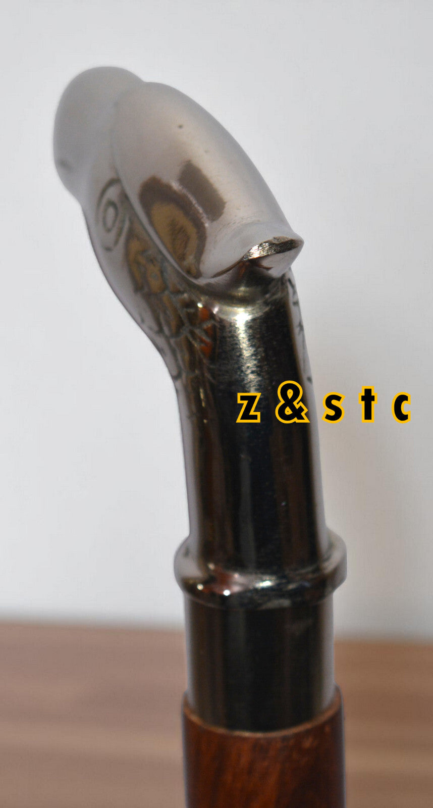 Solid Wood Walking Stick – Elegant Cane for Gentlemen & Ladies