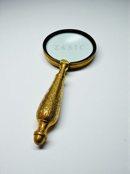 Antique Finish Magnifying Glass – 5X Brass Lens with Elegant Wooden Handle.