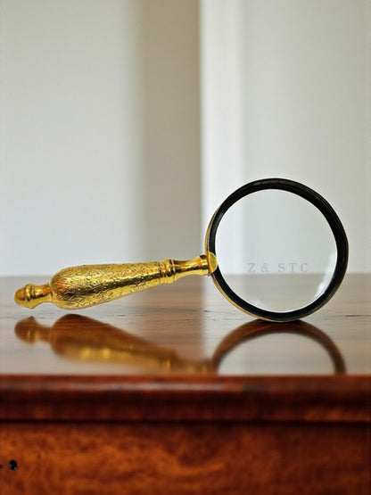 Antique Finish Magnifying Glass – 5X Brass Lens with Elegant Wooden Handle.