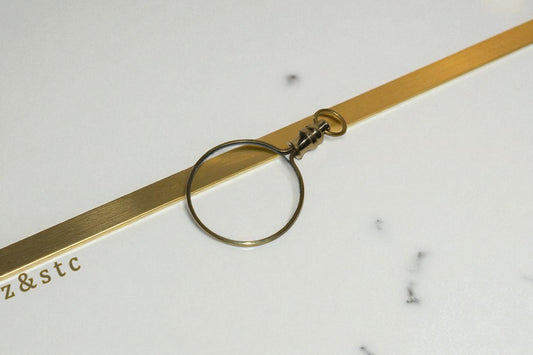 Compact Vintage Magnifying Glass – Handy Loupe for Travel & Reading